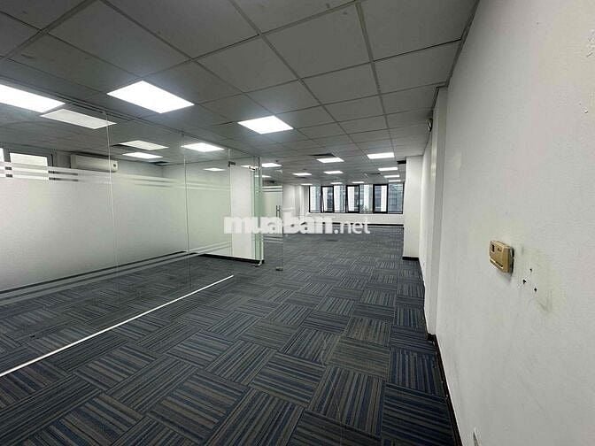 Nguyễn Du 120m2 giá chỉ 31triệu mặt tiền full kính có hầm để xe