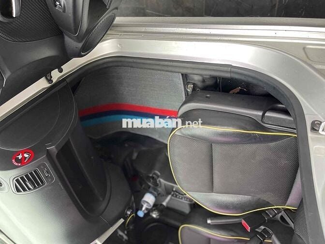 ae cần xe 5 chỗ đi lại ủng hộ e,xe ở vinh