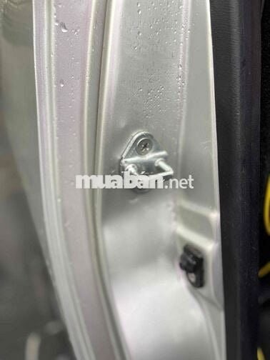 ae cần xe 5 chỗ đi lại ủng hộ e,xe ở vinh