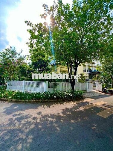 BIỆT THỰ MỚI ĐẸP,DT15*20M,1LAU,3PN,4WC,KHU DÂNCƯAN NINH TỐT CÓ BẢO VỆ