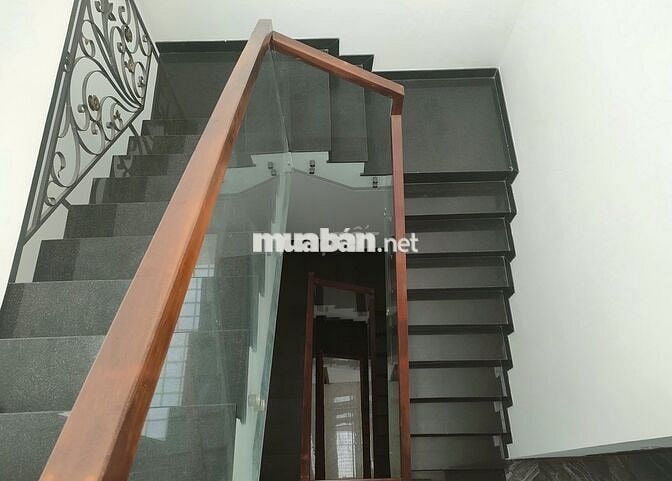 NHÀ ĐƯỜNG NGUYỄN MINH HOÀNG DIỆN TÍCH: 5X9M TRỆT 3 LẦU CHO THUÊ