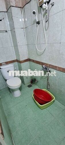 Phòng trọ Q1 tolet riêng, máy lạnh, nước nóng