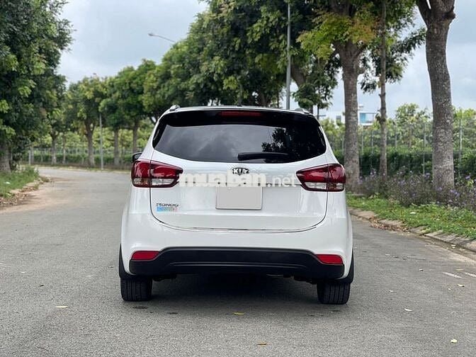 Kia Rondo 2019 số sàn màu trắng