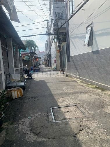 Bán nhà 3 tầng hẻm 6m giáp Trường Chinh. Giá 6 tỷ 990 Tl tốt