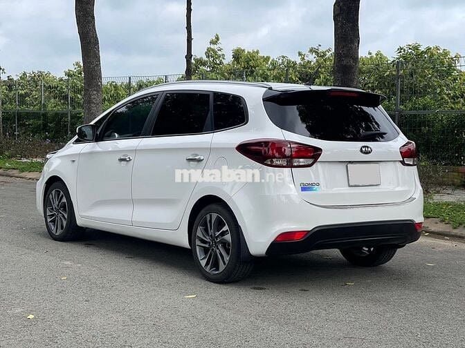 Kia Rondo 2019 số sàn màu trắng