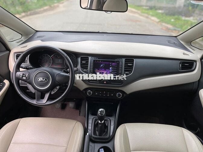 Kia Rondo 2019 số sàn màu trắng