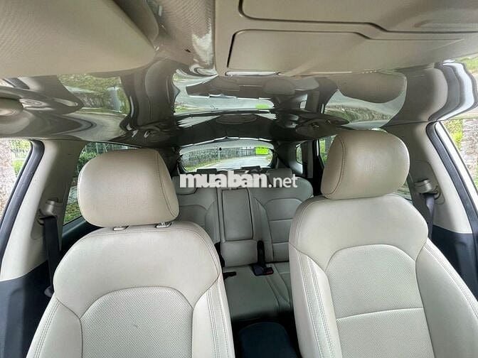 Kia Rondo 2019 số sàn màu trắng