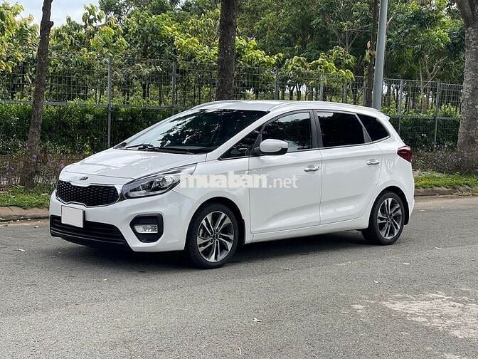 Kia Rondo 2019 số sàn màu trắng