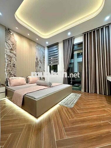 Nhà Mới Xây Đẹp DT 250m2 1Trệt 1Lửng 3Lầu 4Pn 6Wc Vỉa Hè Full Nội Thất