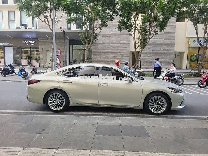 Lexus ES 250 2022 Vàng cát 12000 km