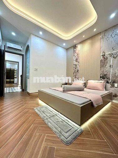 Nhà Mới Xây Đẹp DT 250m2 1Trệt 1Lửng 3Lầu 4Pn 6Wc Vỉa Hè Full Nội Thất