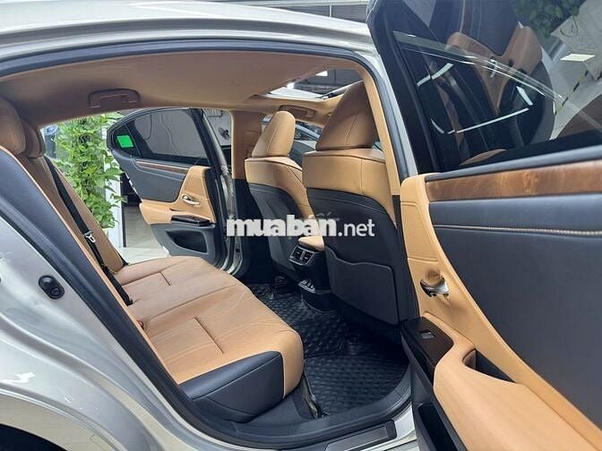 Lexus ES 250 2022 Vàng cát 12000 km