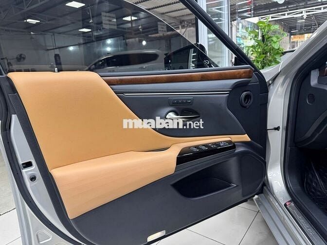 Lexus ES 250 2022 Vàng cát 12000 km