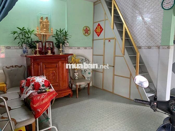 Nhà mặt tiền 44m2, 2 phòng ngủ, đường Trần Văn Hoàng, Q.Tân Bình