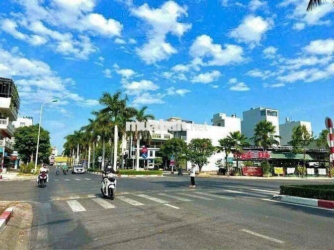 bán lô đât mặt tiền ql1k. dt 660m2 sát siêu thi gobigc