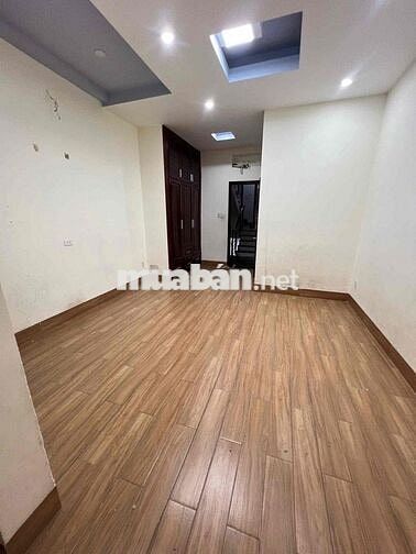 nhà cho thuê lạc long quân 5 phòng tháng máy 3m7 x 22m 4 tầng giá 20tr