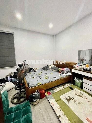 Bán Nhà Kim Giang, 11.8 tỉ, DT 72 m2, 3 tầng, Ngõ ba gác, nhà đẹp