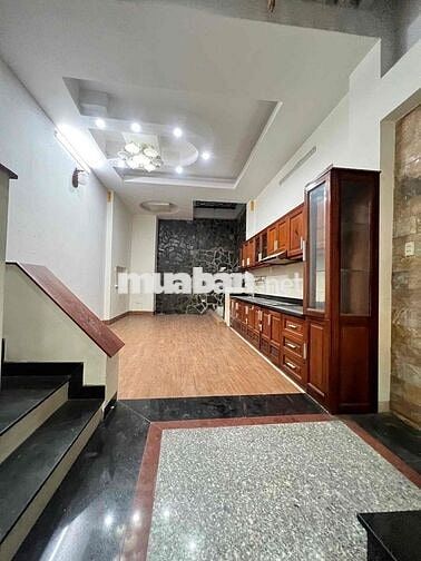 nhà cho thuê lạc long quân 5 phòng tháng máy 3m7 x 22m 4 tầng giá 20tr