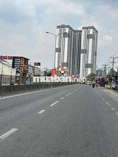 bán lô đât mặt tiền ql1k. dt 660m2 sát siêu thi gobigc