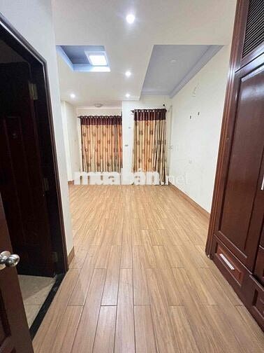 nhà cho thuê lạc long quân 5 phòng tháng máy 3m7 x 22m 4 tầng giá 20tr