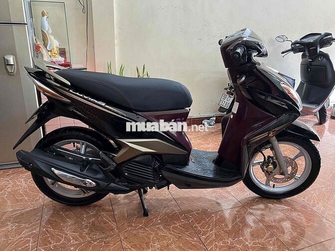 Luvias màu đen đời 2012 biển số Sài Gòn