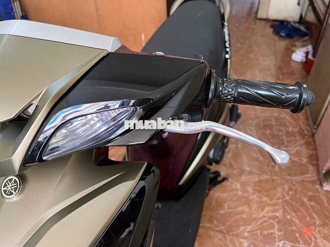 Luvias màu đen đời 2012 biển số Sài Gòn