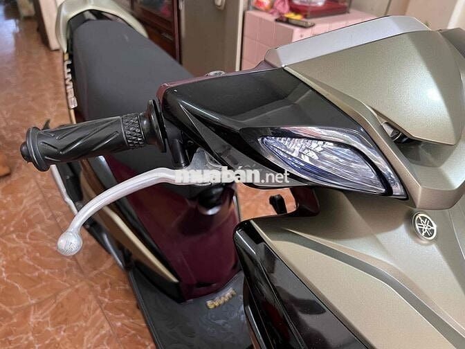 Luvias màu đen đời 2012 biển số Sài Gòn