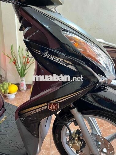 Luvias màu đen đời 2012 biển số Sài Gòn