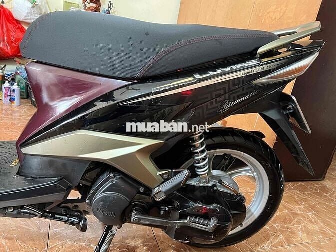 Luvias màu đen đời 2012 biển số Sài Gòn