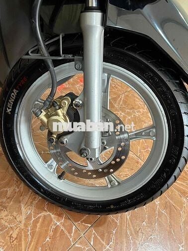 Luvias màu đen đời 2012 biển số Sài Gòn