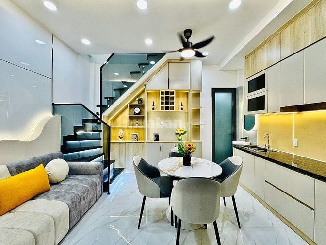 Cần vốn bán nhà Đường Tô Hiến Thành Quận 10 ,50m2 Giá 3ty250 lh Vân