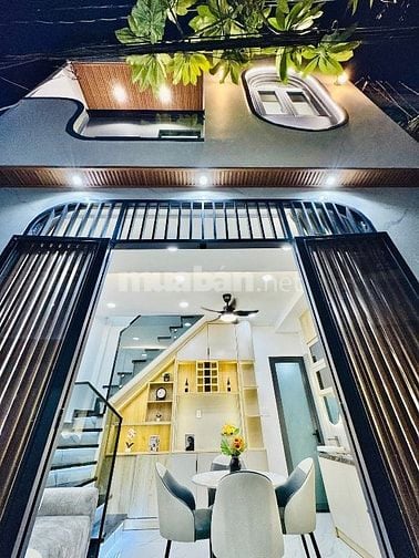 Cần vốn bán nhà Đường Tô Hiến Thành Quận 10 ,50m2 Giá 3ty250 lh Vân