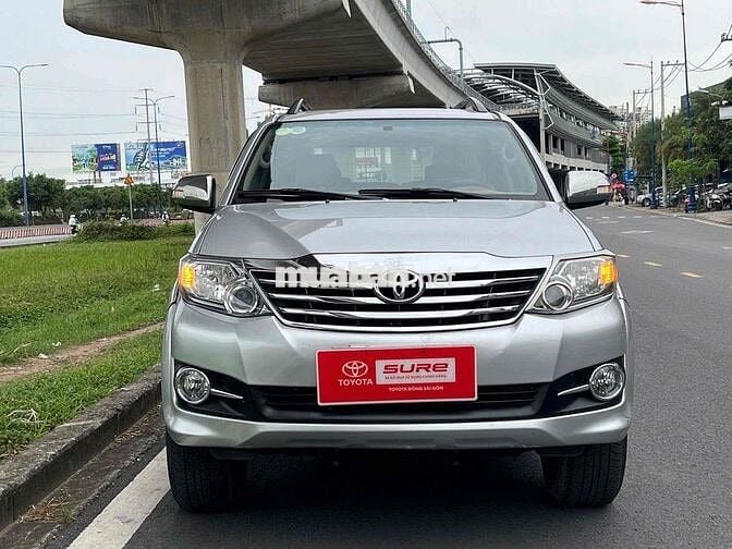 Toyota Fortuner Bạc 7 chỗ