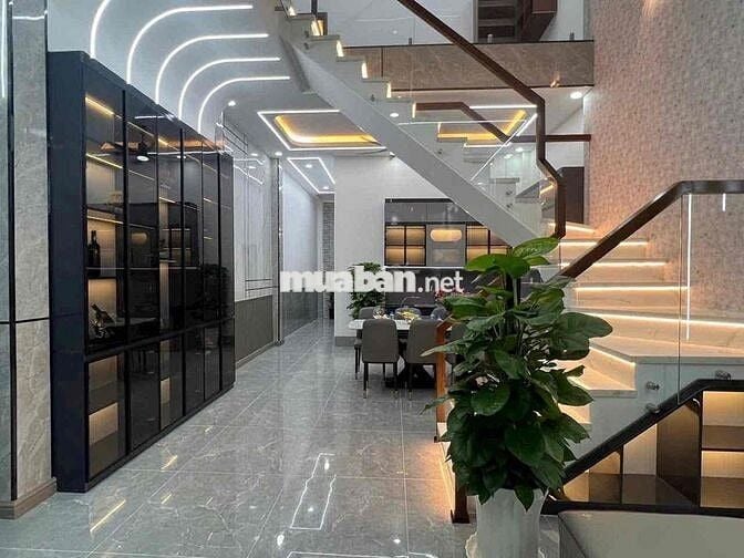 bán nhà khu dân cư vị hảo . sân ô tô . phòng ngủ dưới . ban công rộng