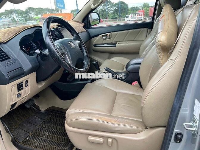 Toyota Fortuner Bạc 7 chỗ