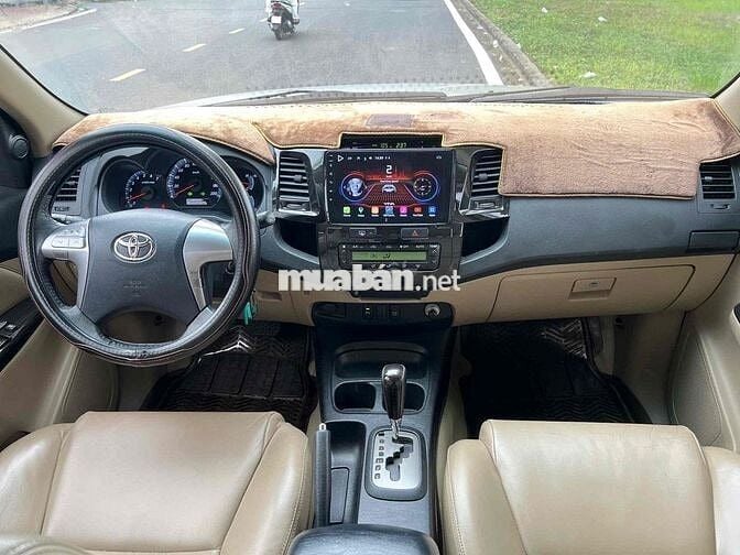 Toyota Fortuner Bạc 7 chỗ