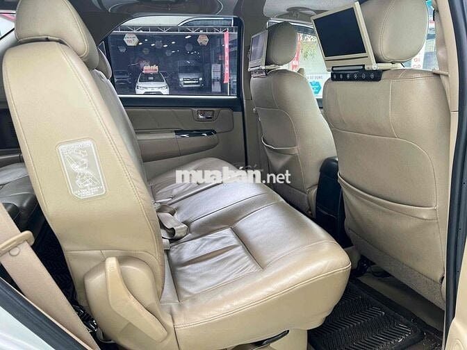 Toyota Fortuner Bạc 7 chỗ