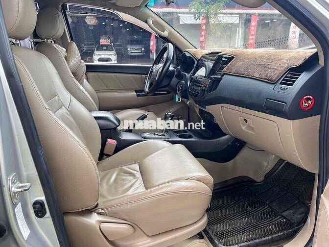 Toyota Fortuner Bạc 7 chỗ