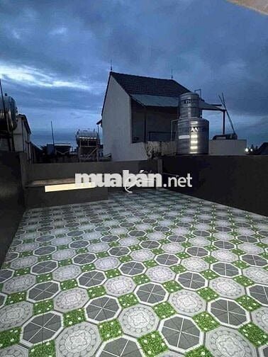 bán nhà khu dân cư vị hảo . sân ô tô . phòng ngủ dưới . ban công rộng