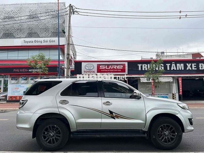 Toyota Fortuner Bạc 7 chỗ