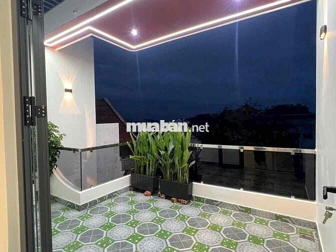 bán nhà khu dân cư vị hảo . sân ô tô . phòng ngủ dưới . ban công rộng