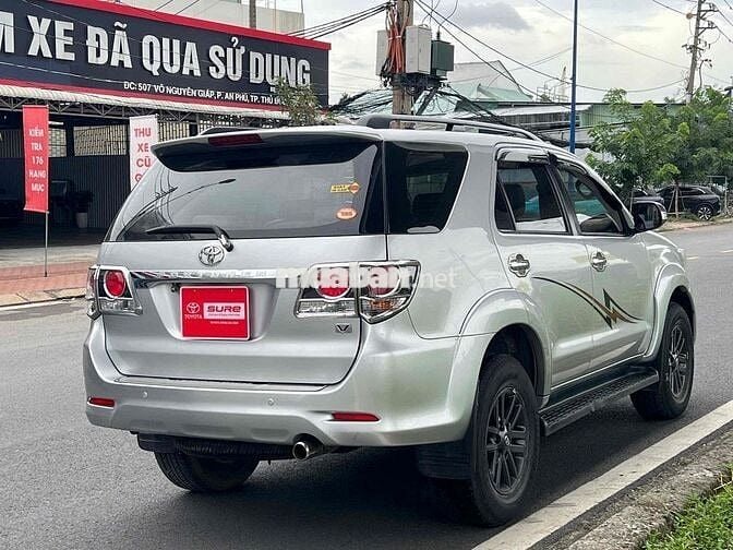 Toyota Fortuner Bạc 7 chỗ