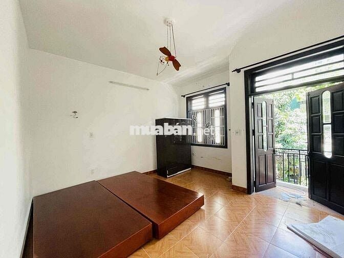 NHÀ 3 TẦNG MT LÊ VĂN THỊNH, gần biển NTT