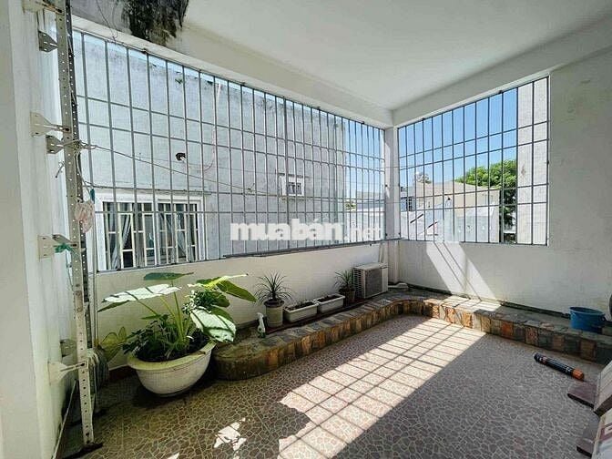 NHÀ 3 TẦNG MT LÊ VĂN THỊNH, gần biển NTT