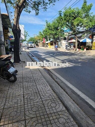 Sang mặt bằng nhà nguyên căn mặt tiền Nguyễn Bình 64m2