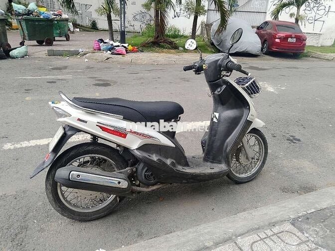 nhà có xe máy cần bán.