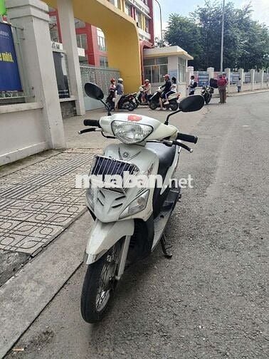 nhà có xe máy cần bán.