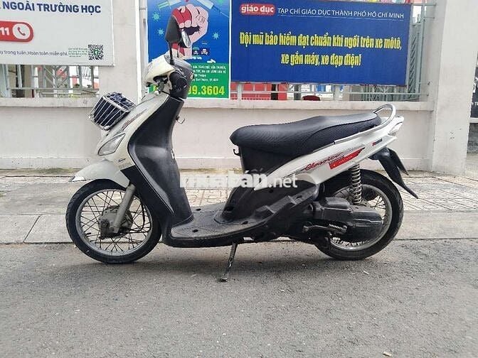 nhà có xe máy cần bán.