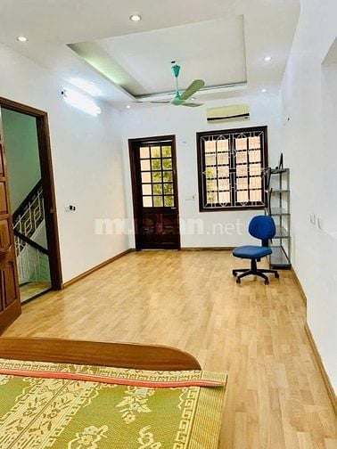  Cho thuê nhà ngõ 133 hoa bằng 55m x5T ô tô đỗ cửa