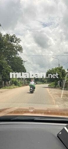 mặt tiền nhựa ngang 135m tổng 2.3 hecta ở xã suối nho sẵn 300 thổ